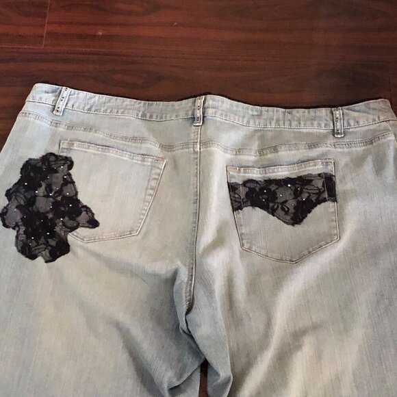 Woman's Plus Size L.A. Blues Deluxe Jeans With Black Lace Embellishment Size 26 - Picture 11 of 15